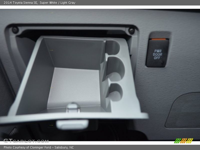 Super White / Light Gray 2014 Toyota Sienna SE