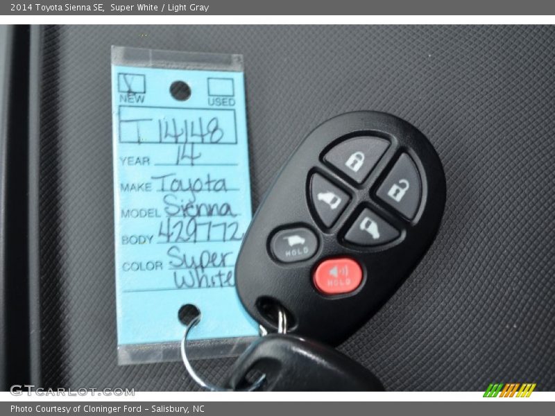 Keys of 2014 Sienna SE