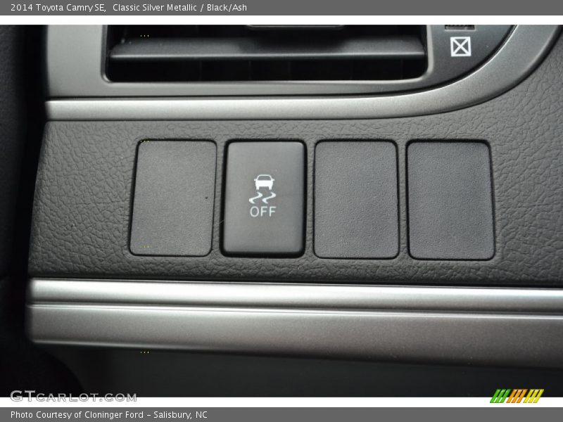 Classic Silver Metallic / Black/Ash 2014 Toyota Camry SE