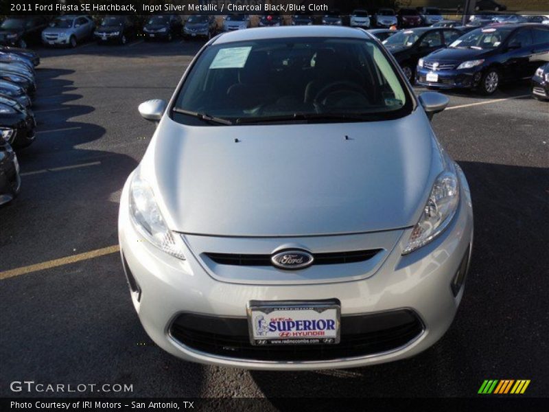 Ingot Silver Metallic / Charcoal Black/Blue Cloth 2011 Ford Fiesta SE Hatchback