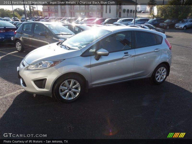 Ingot Silver Metallic / Charcoal Black/Blue Cloth 2011 Ford Fiesta SE Hatchback