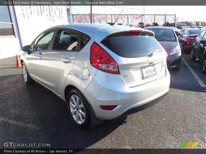Ingot Silver Metallic / Charcoal Black/Blue Cloth 2011 Ford Fiesta SE Hatchback