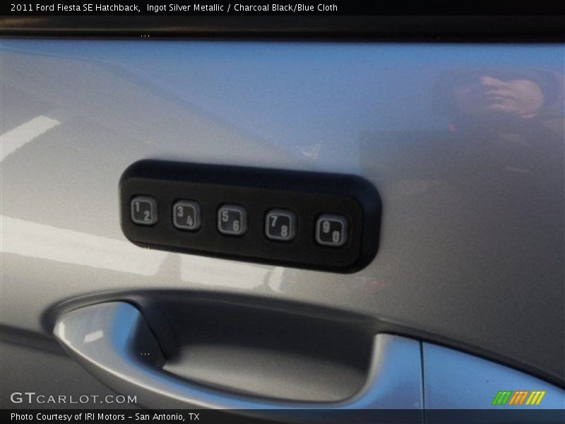 Ingot Silver Metallic / Charcoal Black/Blue Cloth 2011 Ford Fiesta SE Hatchback