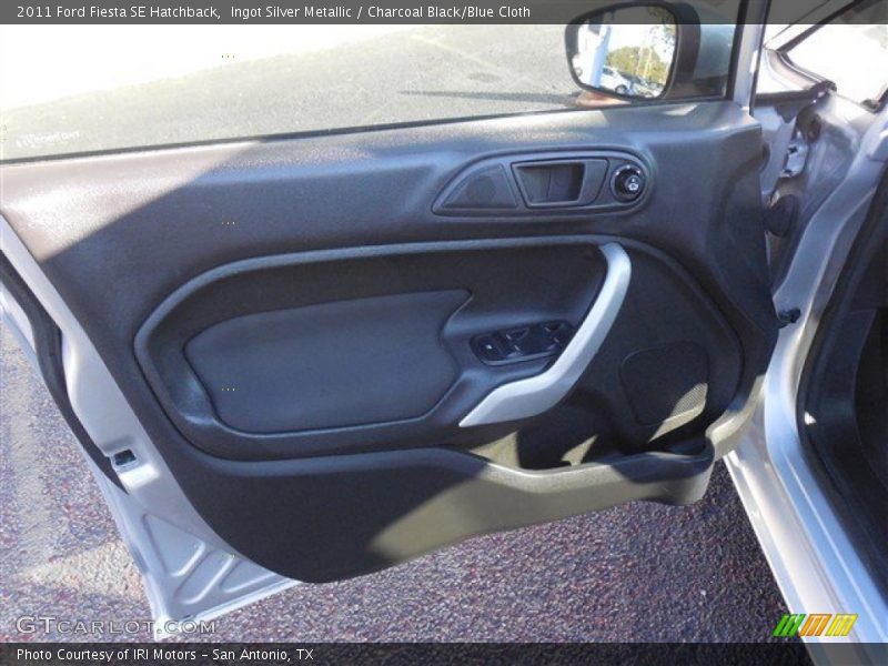 Ingot Silver Metallic / Charcoal Black/Blue Cloth 2011 Ford Fiesta SE Hatchback