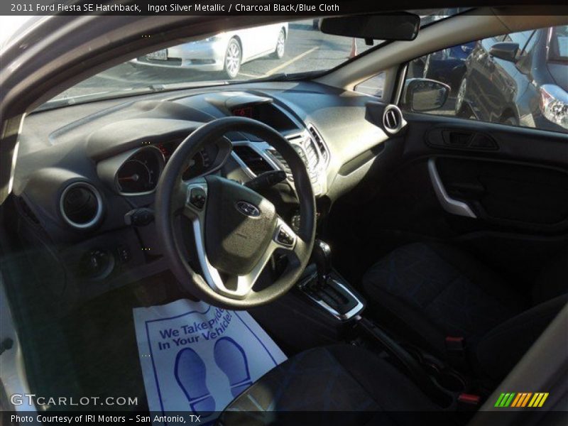 Ingot Silver Metallic / Charcoal Black/Blue Cloth 2011 Ford Fiesta SE Hatchback