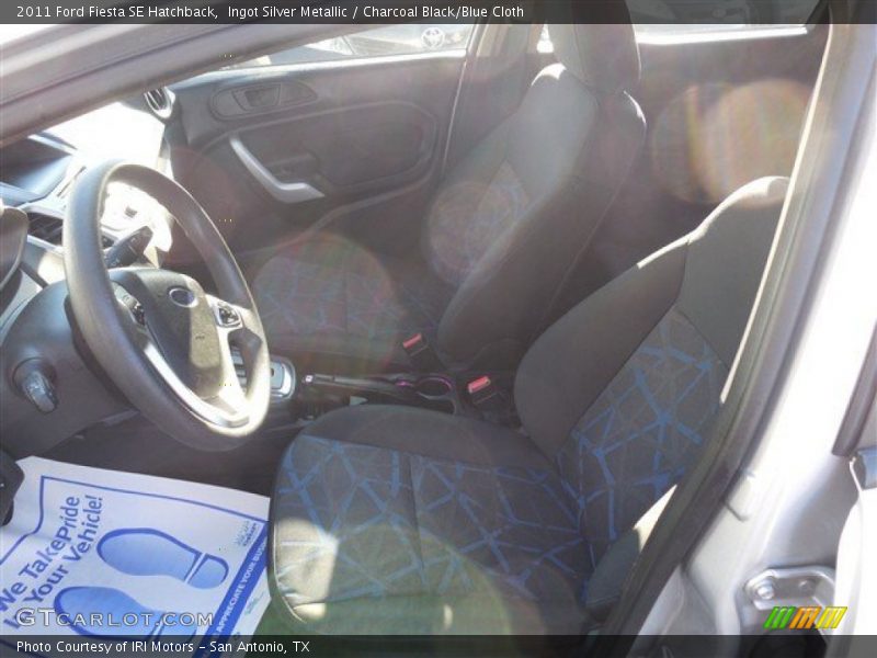 Ingot Silver Metallic / Charcoal Black/Blue Cloth 2011 Ford Fiesta SE Hatchback