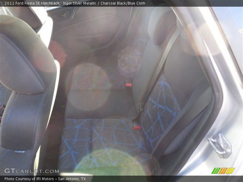 Ingot Silver Metallic / Charcoal Black/Blue Cloth 2011 Ford Fiesta SE Hatchback