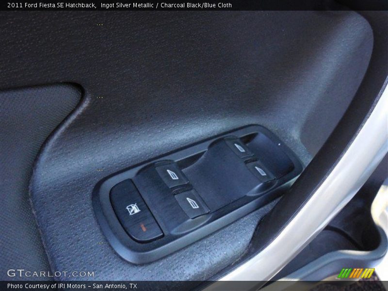 Ingot Silver Metallic / Charcoal Black/Blue Cloth 2011 Ford Fiesta SE Hatchback