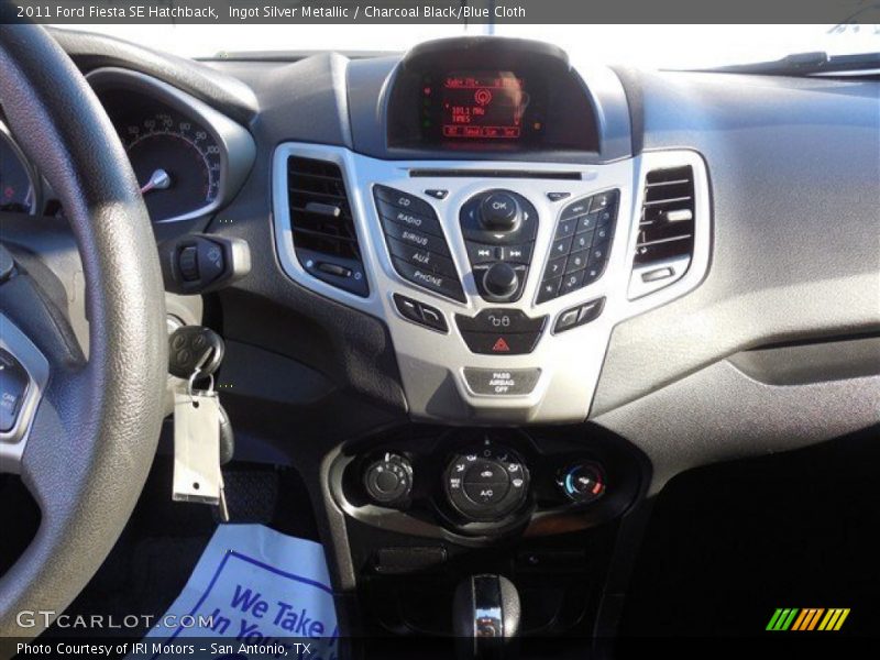 Ingot Silver Metallic / Charcoal Black/Blue Cloth 2011 Ford Fiesta SE Hatchback