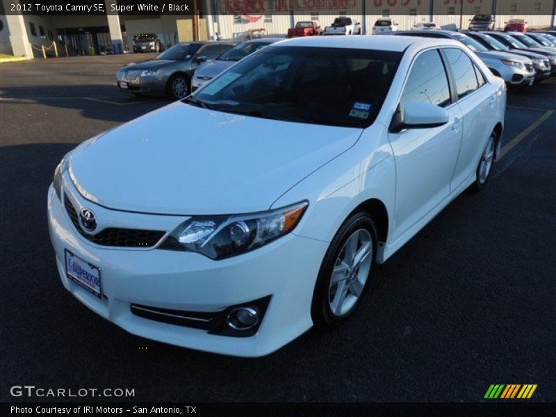 Super White / Black 2012 Toyota Camry SE