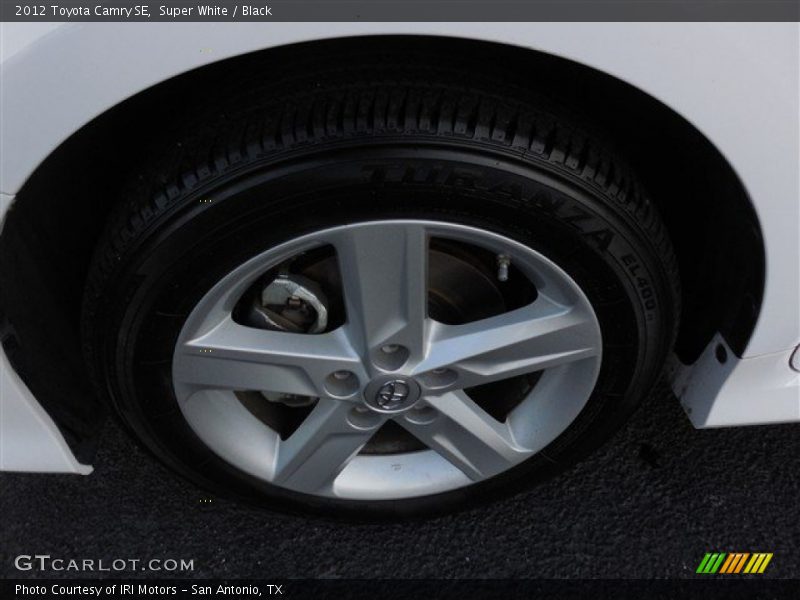 Super White / Black 2012 Toyota Camry SE