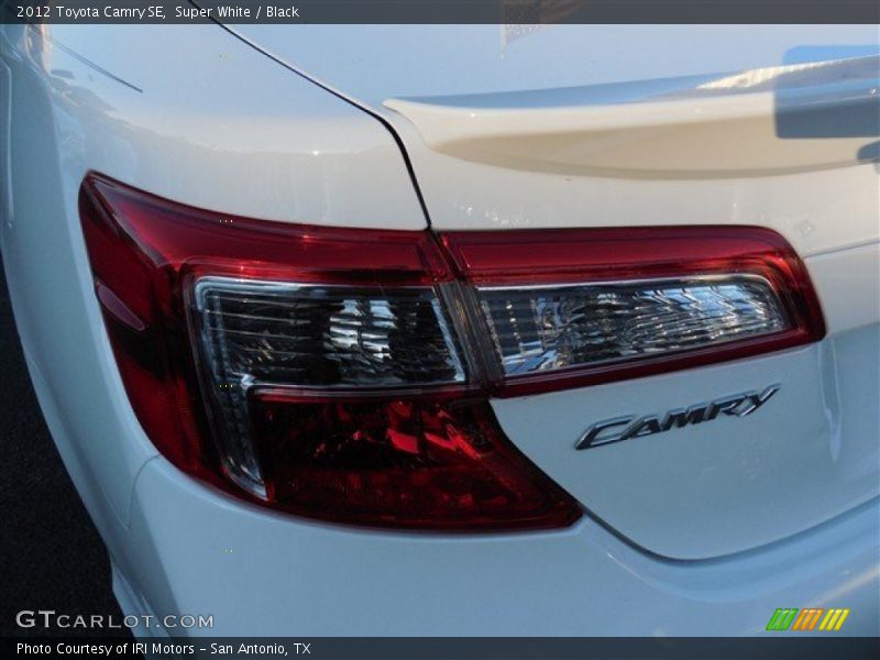 Super White / Black 2012 Toyota Camry SE