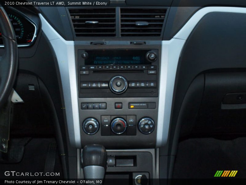 Summit White / Ebony 2010 Chevrolet Traverse LT AWD