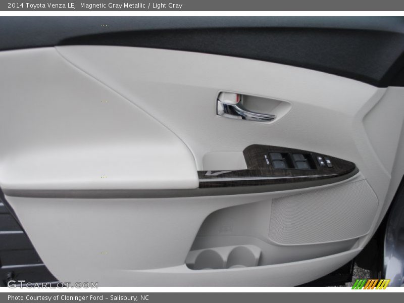 Magnetic Gray Metallic / Light Gray 2014 Toyota Venza LE