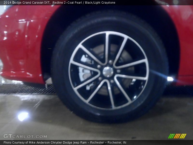 Redline 2-Coat Pearl / Black/Light Graystone 2014 Dodge Grand Caravan SXT