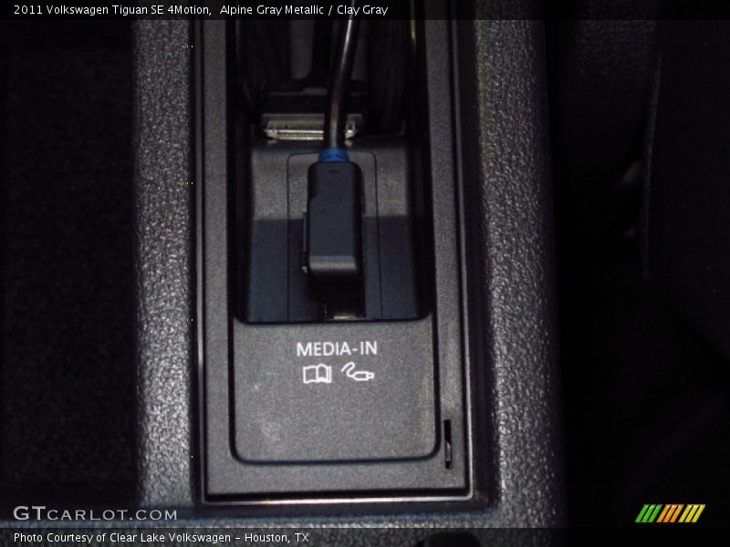 Alpine Gray Metallic / Clay Gray 2011 Volkswagen Tiguan SE 4Motion