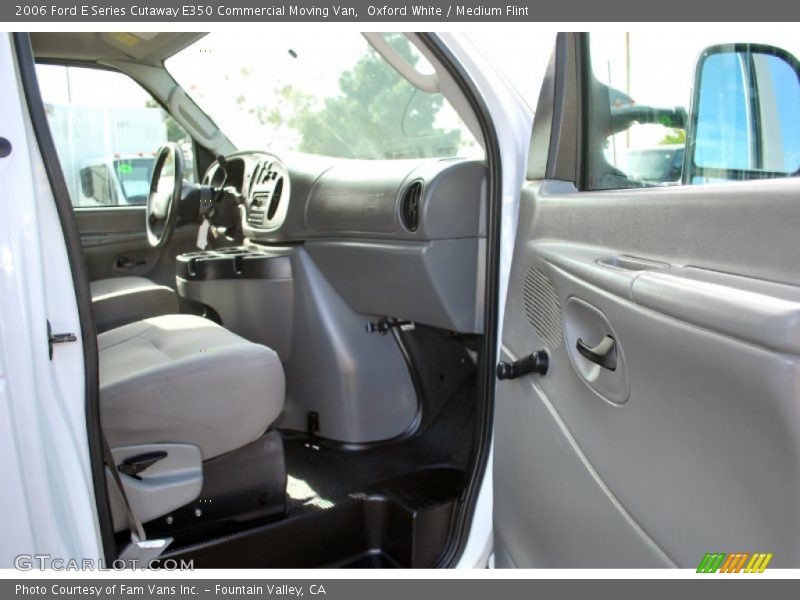 Oxford White / Medium Flint 2006 Ford E Series Cutaway E350 Commercial Moving Van