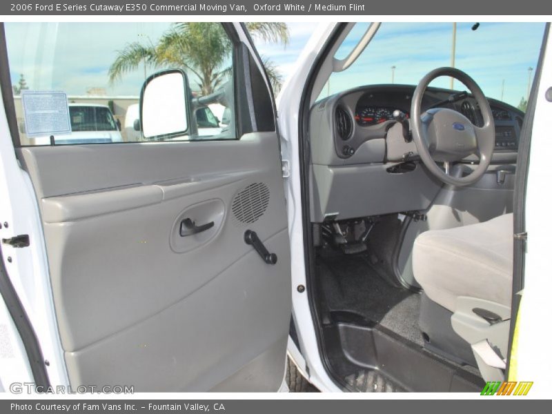 Oxford White / Medium Flint 2006 Ford E Series Cutaway E350 Commercial Moving Van