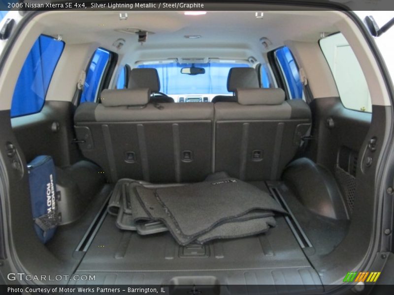  2006 Xterra SE 4x4 Trunk