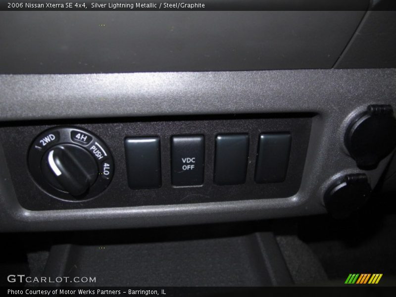 Silver Lightning Metallic / Steel/Graphite 2006 Nissan Xterra SE 4x4