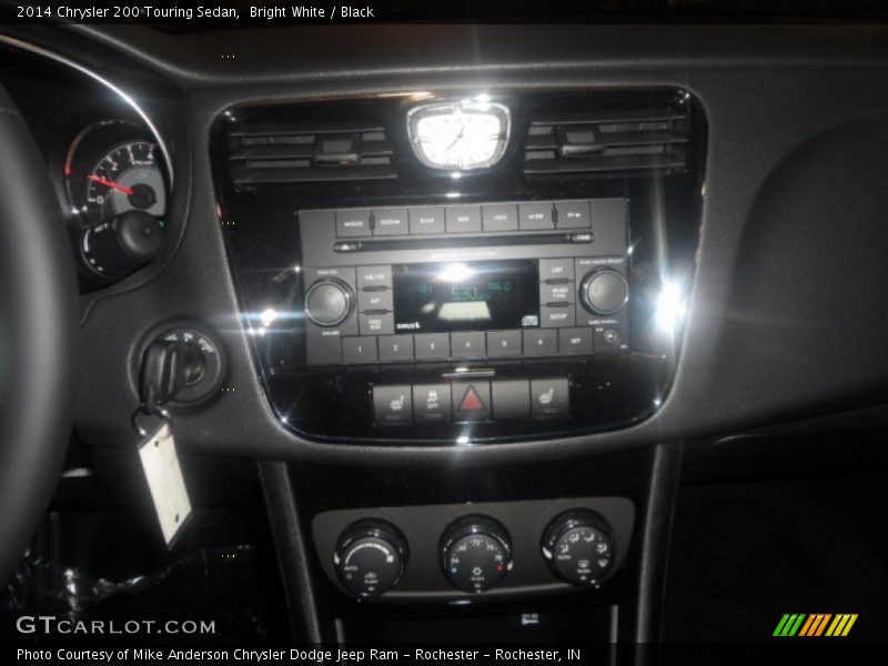 Bright White / Black 2014 Chrysler 200 Touring Sedan
