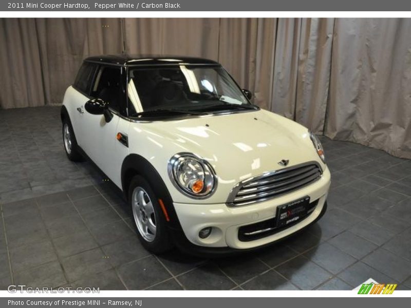 Pepper White / Carbon Black 2011 Mini Cooper Hardtop