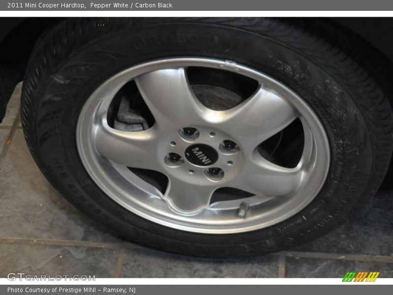 Pepper White / Carbon Black 2011 Mini Cooper Hardtop