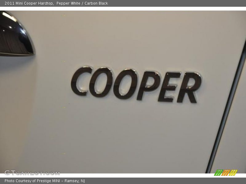 Pepper White / Carbon Black 2011 Mini Cooper Hardtop