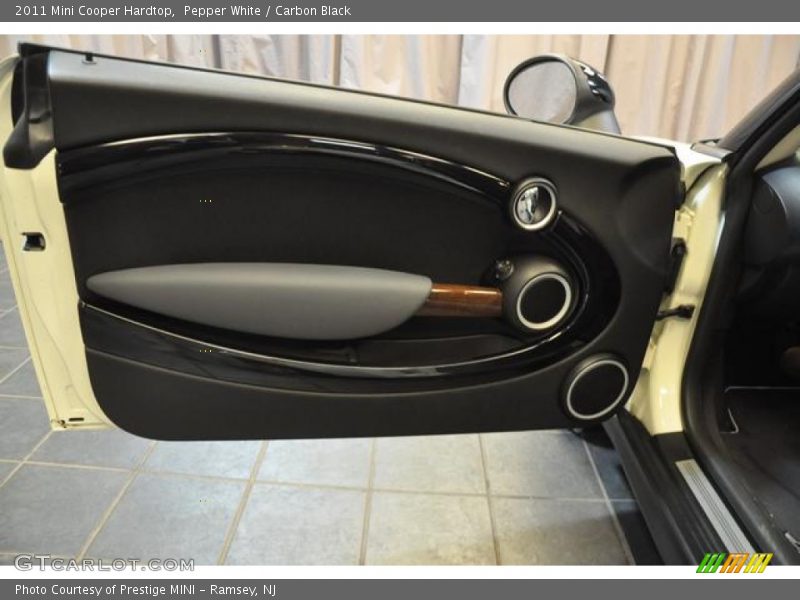 Pepper White / Carbon Black 2011 Mini Cooper Hardtop