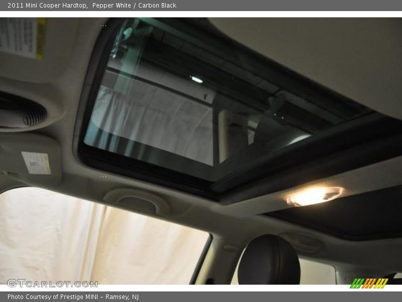 Pepper White / Carbon Black 2011 Mini Cooper Hardtop