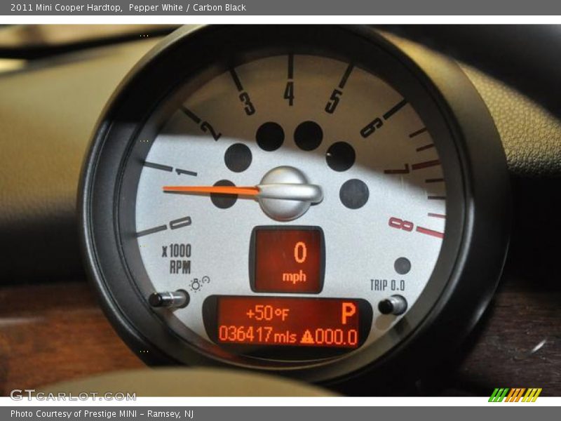 Pepper White / Carbon Black 2011 Mini Cooper Hardtop
