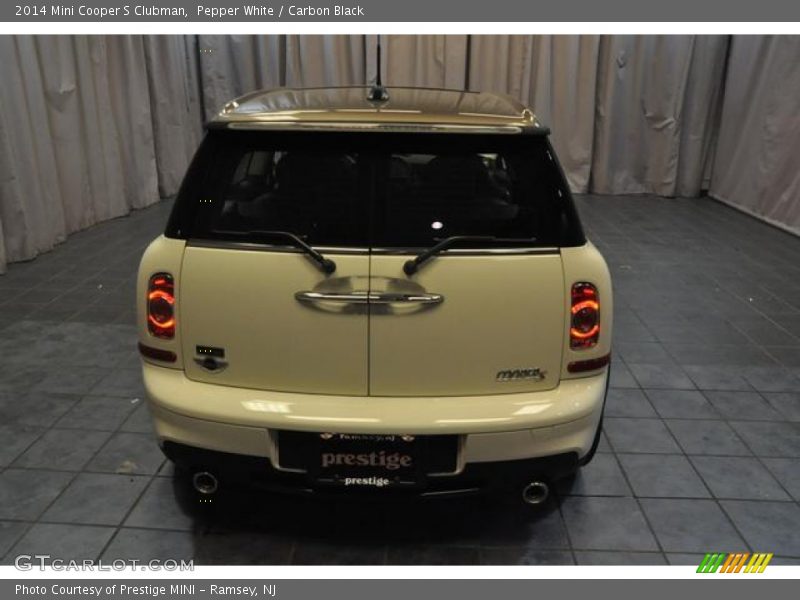Pepper White / Carbon Black 2014 Mini Cooper S Clubman