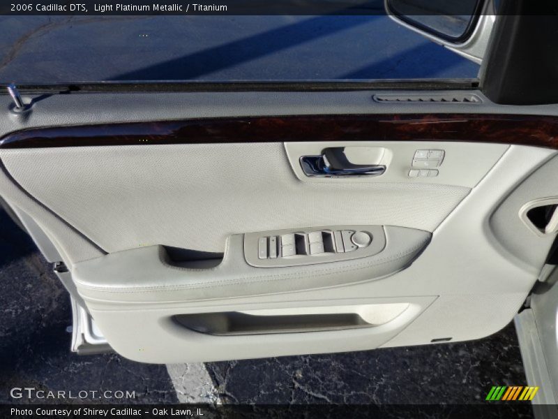 Light Platinum Metallic / Titanium 2006 Cadillac DTS
