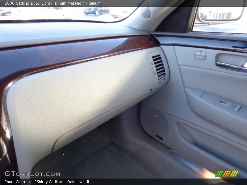 Light Platinum Metallic / Titanium 2006 Cadillac DTS