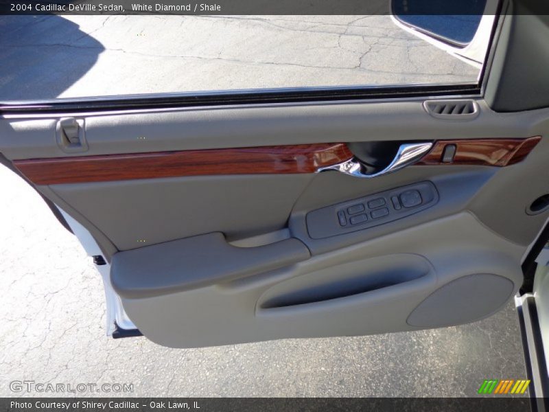 White Diamond / Shale 2004 Cadillac DeVille Sedan