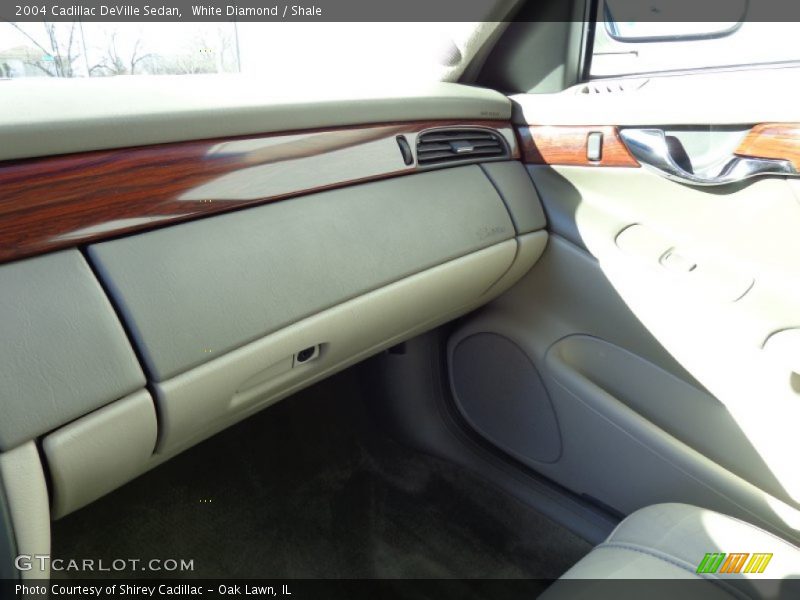 White Diamond / Shale 2004 Cadillac DeVille Sedan