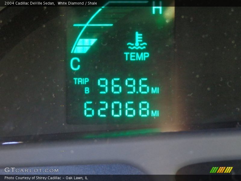 White Diamond / Shale 2004 Cadillac DeVille Sedan