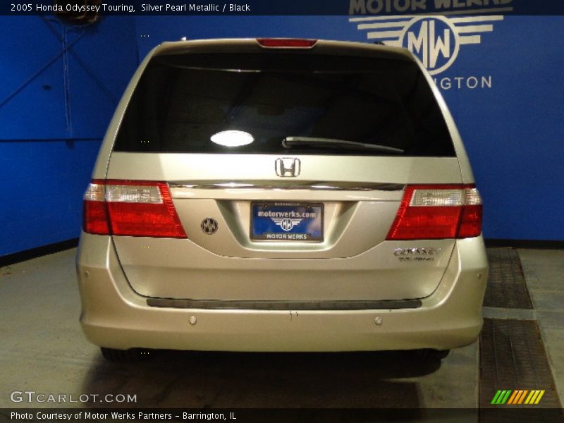 Silver Pearl Metallic / Black 2005 Honda Odyssey Touring