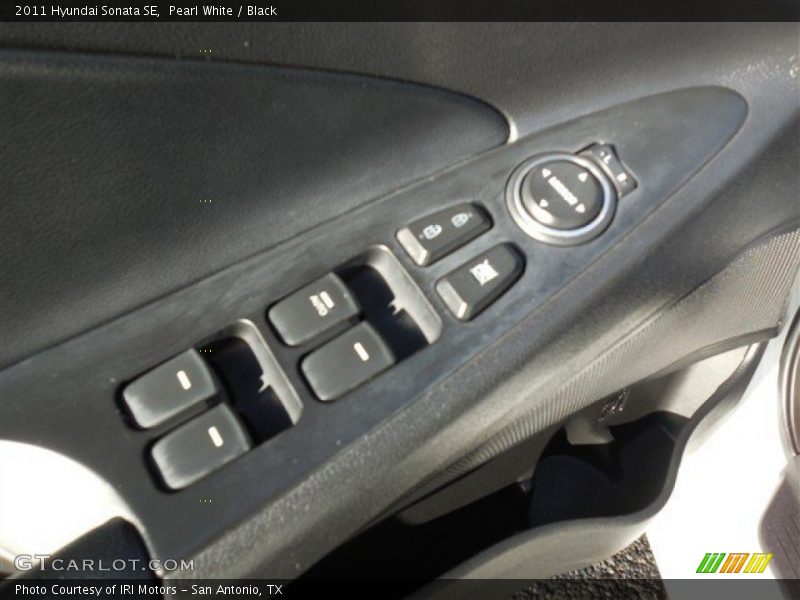 Pearl White / Black 2011 Hyundai Sonata SE