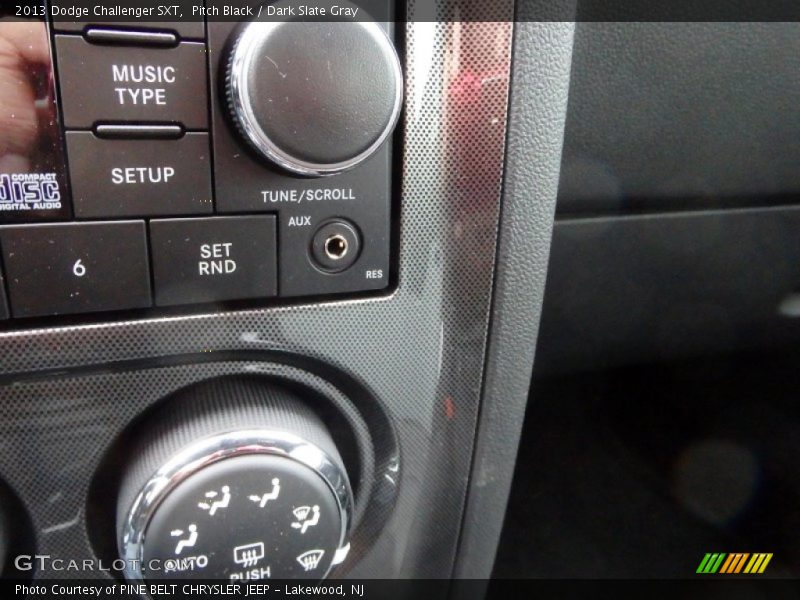 Pitch Black / Dark Slate Gray 2013 Dodge Challenger SXT