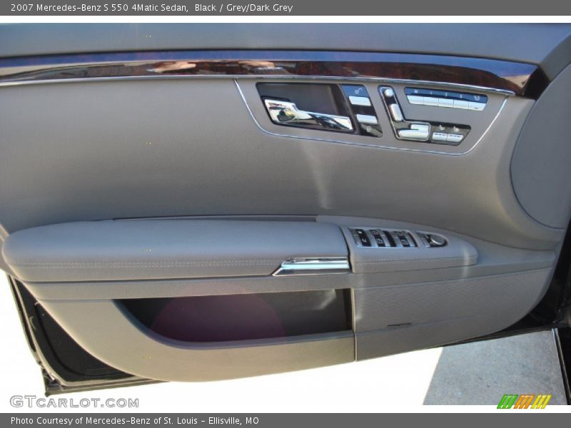 Black / Grey/Dark Grey 2007 Mercedes-Benz S 550 4Matic Sedan