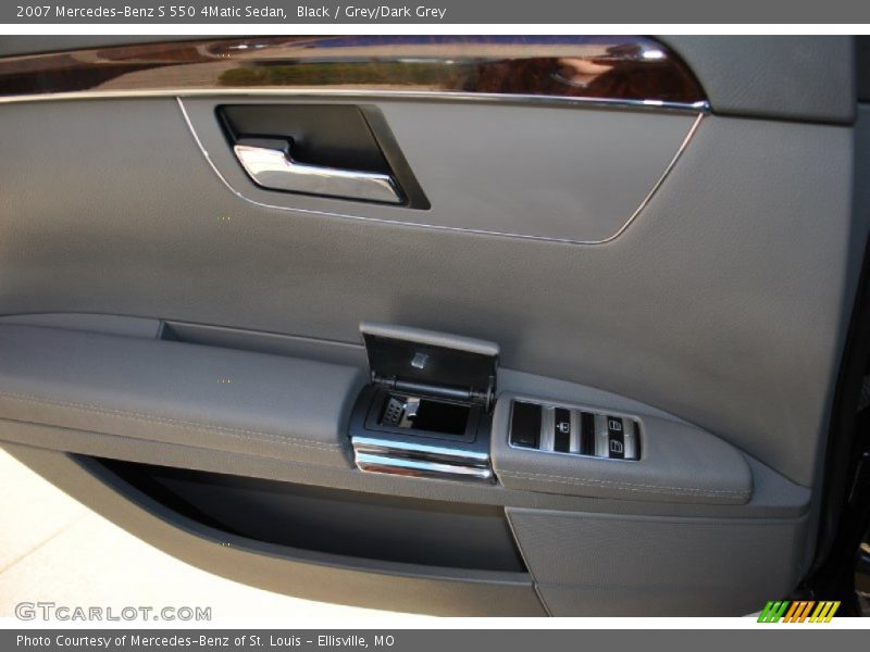 Black / Grey/Dark Grey 2007 Mercedes-Benz S 550 4Matic Sedan
