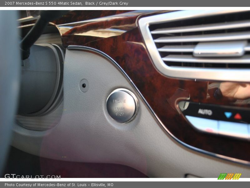 Black / Grey/Dark Grey 2007 Mercedes-Benz S 550 4Matic Sedan