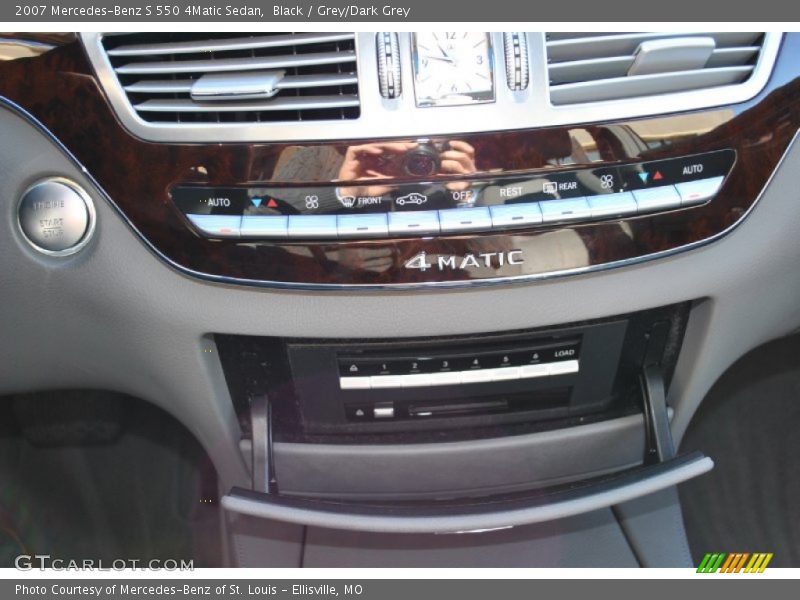 Black / Grey/Dark Grey 2007 Mercedes-Benz S 550 4Matic Sedan
