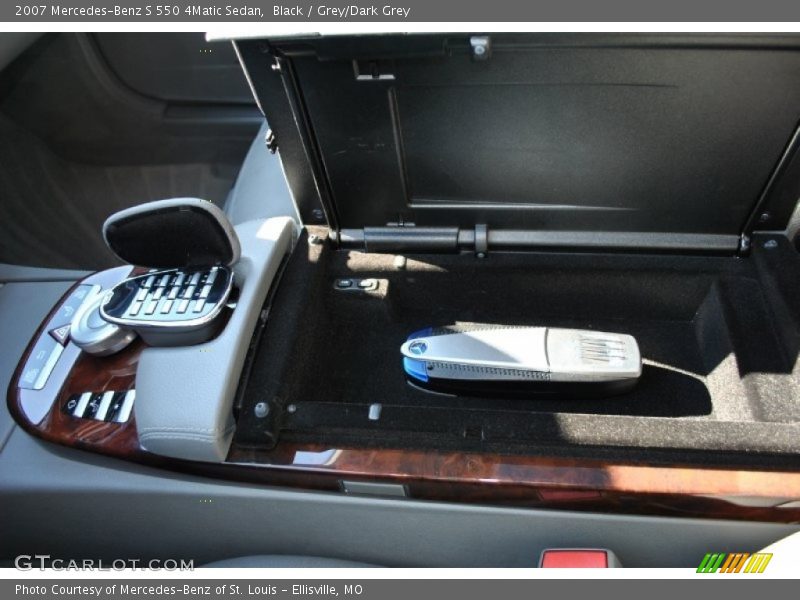Black / Grey/Dark Grey 2007 Mercedes-Benz S 550 4Matic Sedan