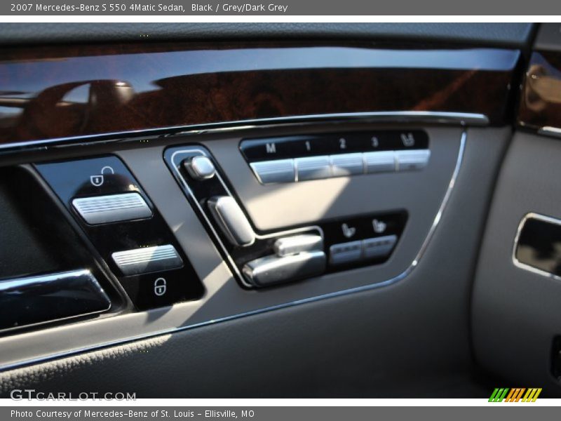 Black / Grey/Dark Grey 2007 Mercedes-Benz S 550 4Matic Sedan