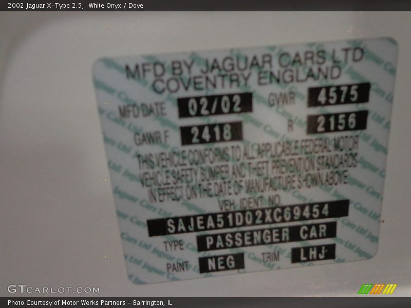 White Onyx / Dove 2002 Jaguar X-Type 2.5