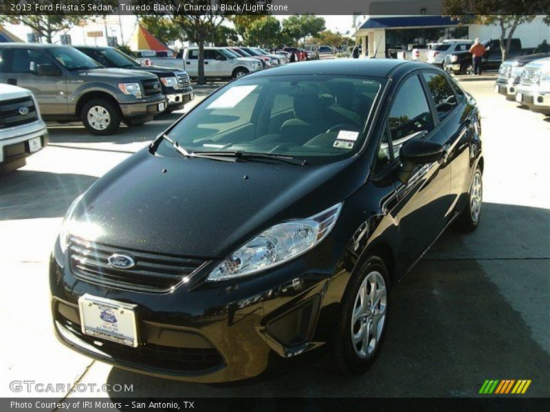Tuxedo Black / Charcoal Black/Light Stone 2013 Ford Fiesta S Sedan