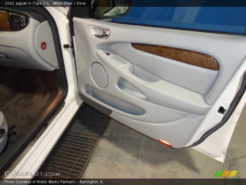 White Onyx / Dove 2002 Jaguar X-Type 2.5