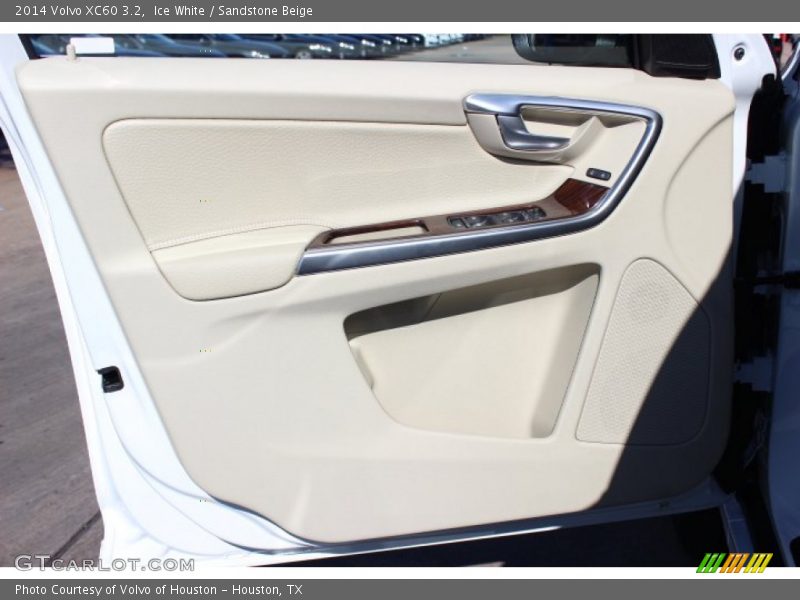 Ice White / Sandstone Beige 2014 Volvo XC60 3.2